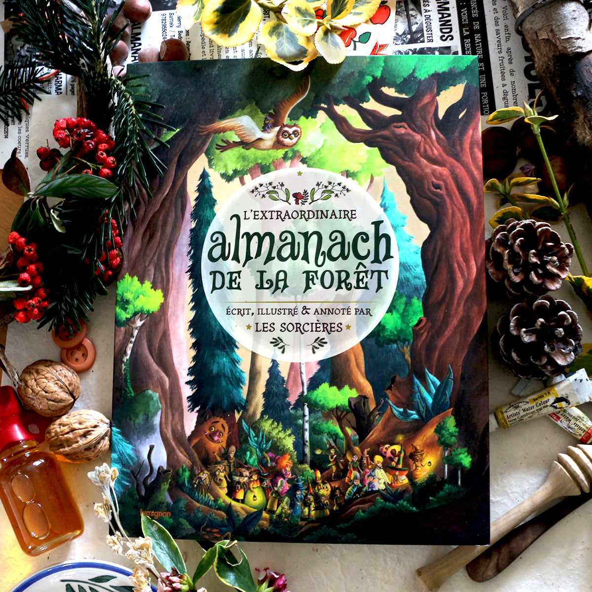 Extraordinaire almanach de la forêt, écrit, illustré et annoté par les sorcières